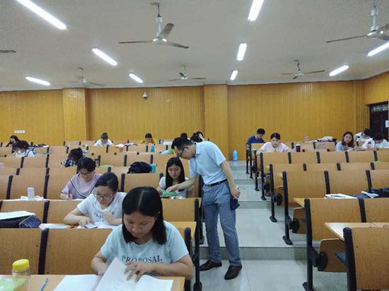 罗德喜同考研学生交流（学生供图）